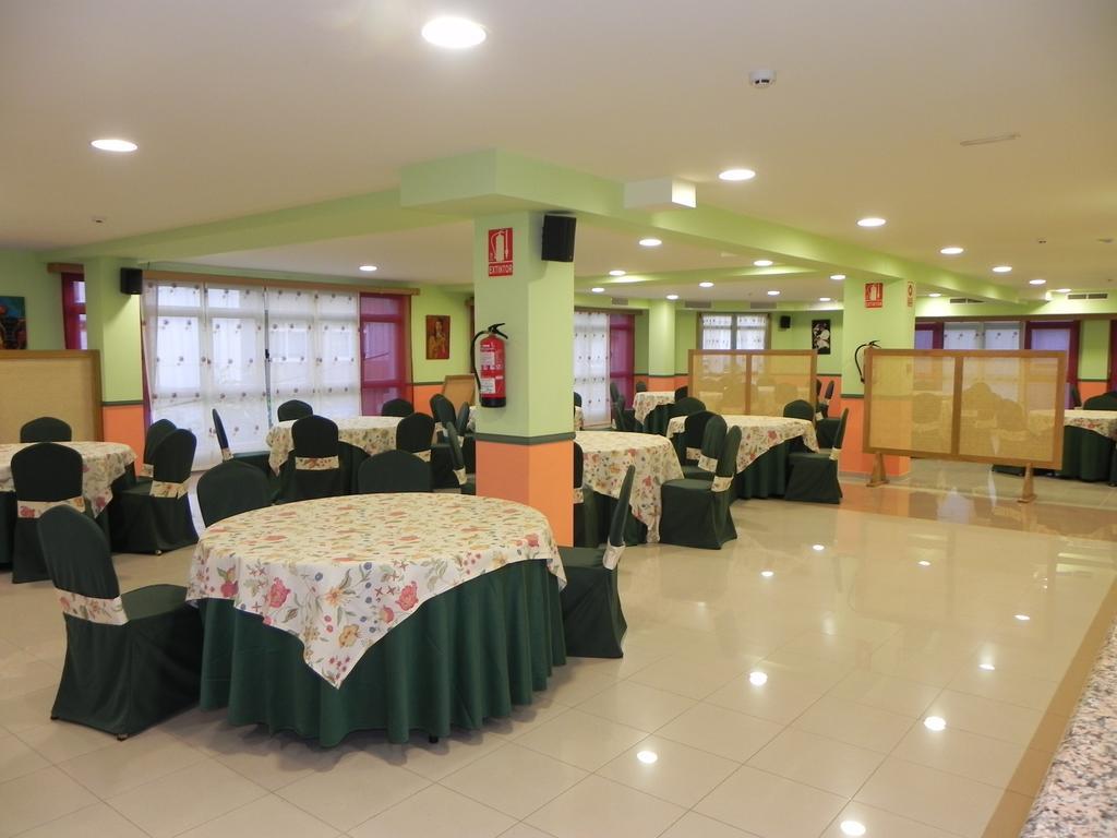 Hotel Restaurante Pizzeria Abc Laracha Exterior foto